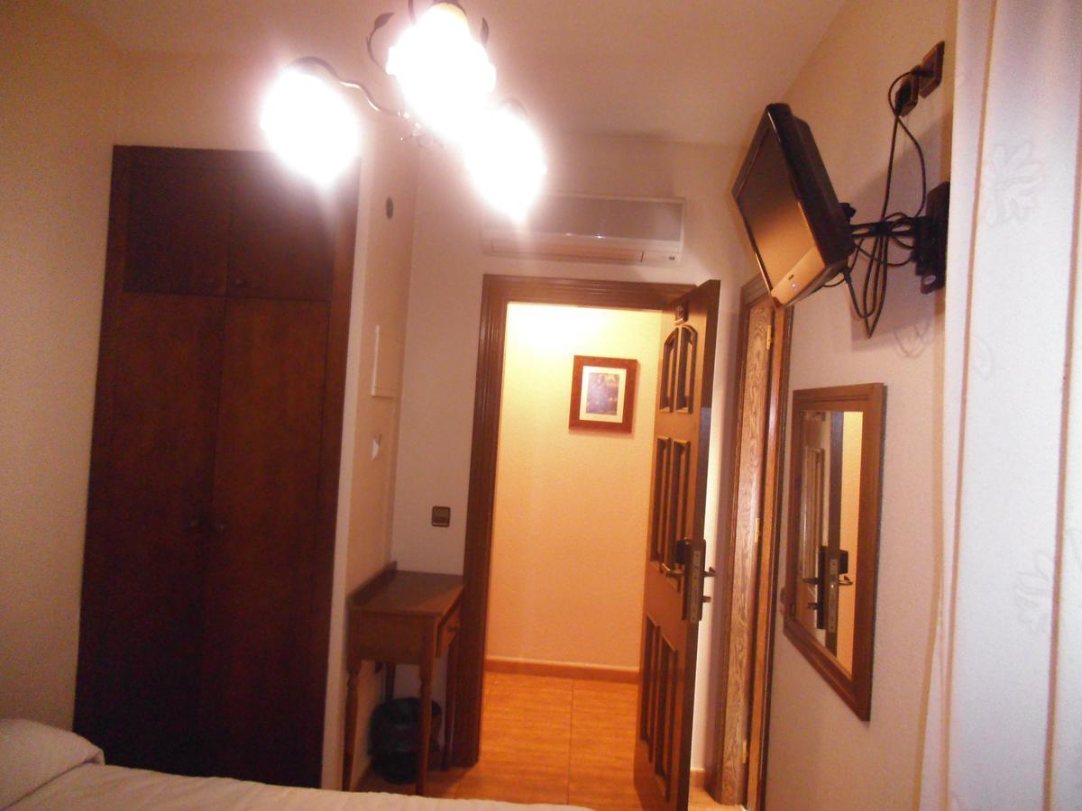 Yepes Hostal Los Galgos מראה חיצוני תמונה