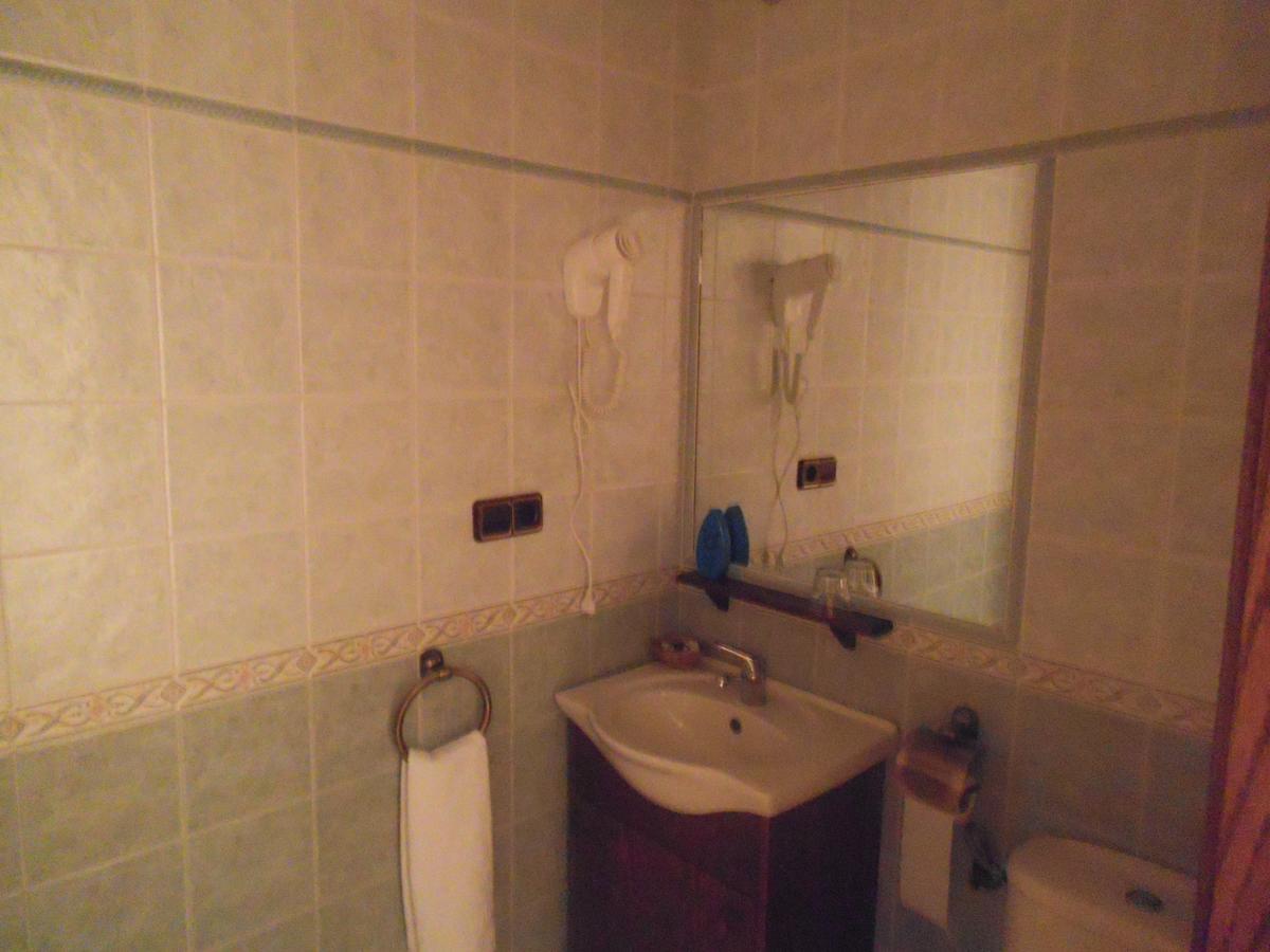 Yepes Hostal Los Galgos מראה חיצוני תמונה
